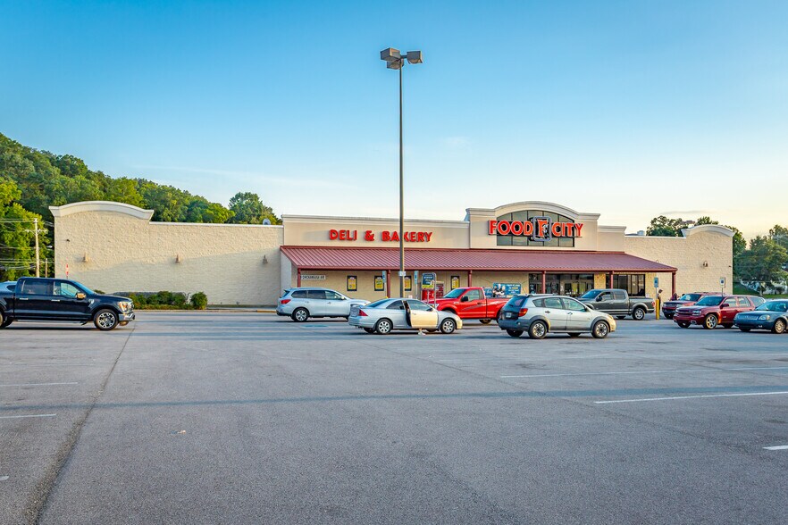 More Photos Of 319 Chickamauga Ave, Rossville Supermarket For Lease