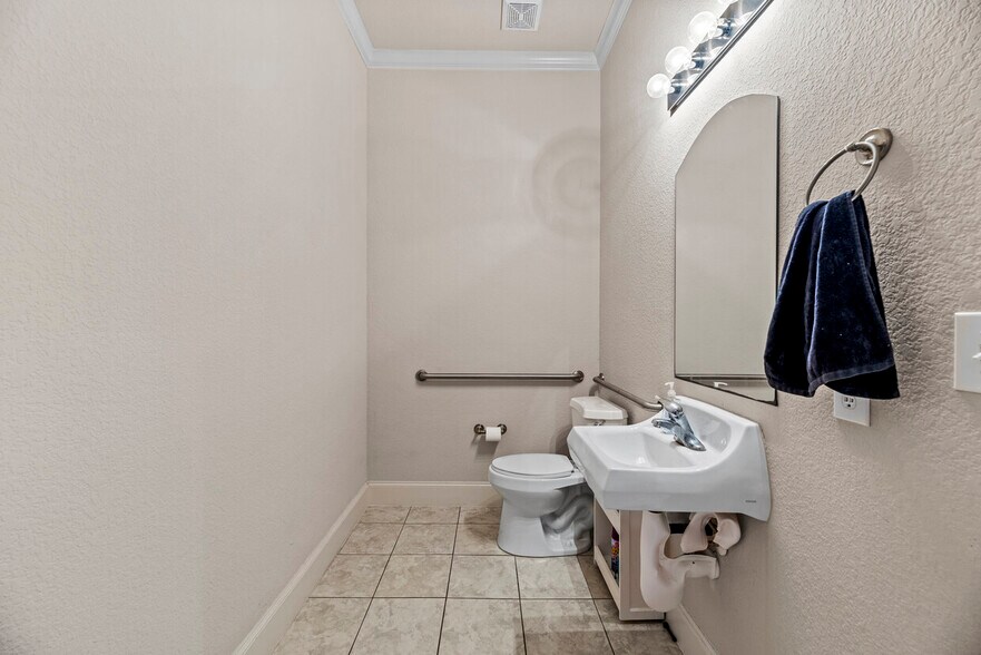 More Photos Of 1840 Snake River Rd, Katy Medical For Sale