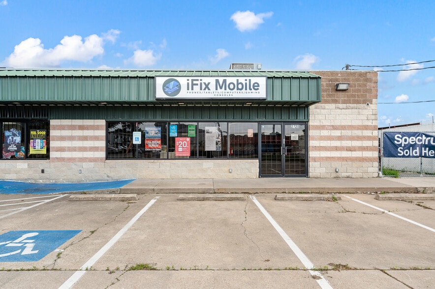 More Photos Of 2712-2720 W Division St, Arlington Storefront Retail Office For Sale