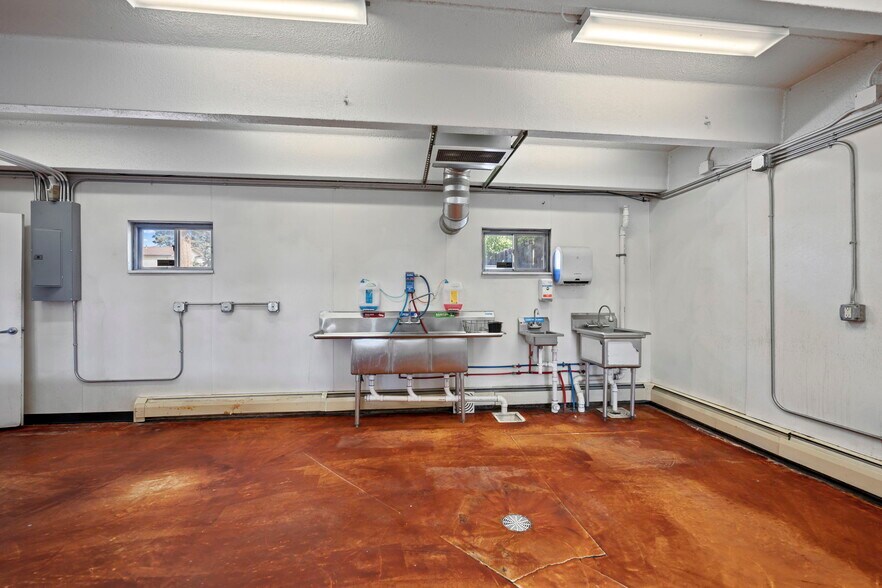 More Photos Of 222 W Midland Ave, Woodland Park Storefront For Sale