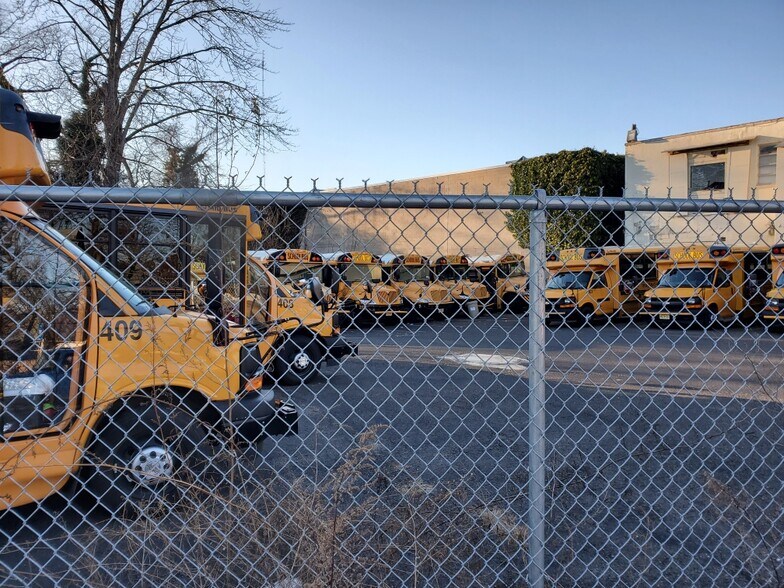 More Photos Of 2835 Crescent Blvd, Collingswood Light Manufacturing For Lease