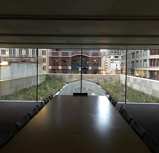 More Photos Of 679 N Michigan Ave, Chicago Storefront For Lease