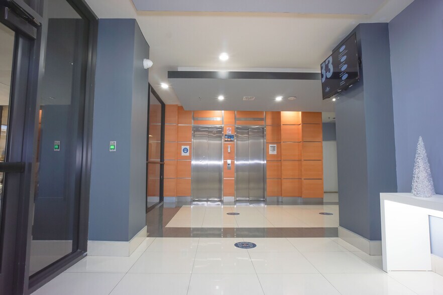 More Photos Of 33 SW 2nd Ave, Miami Office For Lease