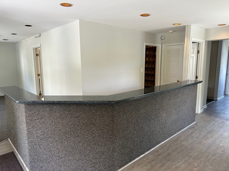 More Photos Of 6509 Democracy Blvd, Bethesda Medical For Lease