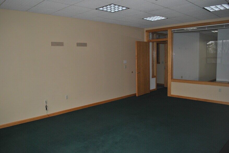 More Photos Of 38 Pond St, Franklin Medical For Lease