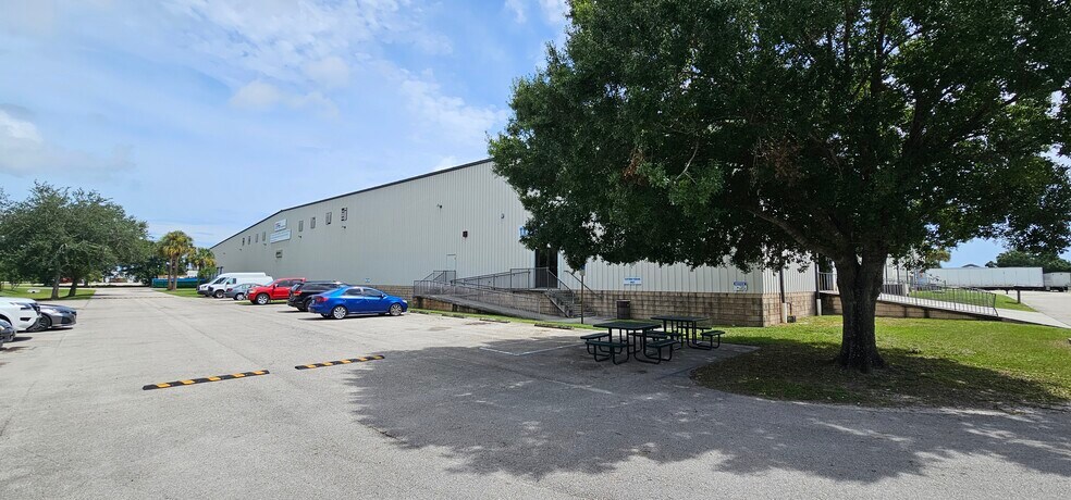 More Photos Of 3053 Industrial 31st St, Fort Pierce Warehouse For Sale