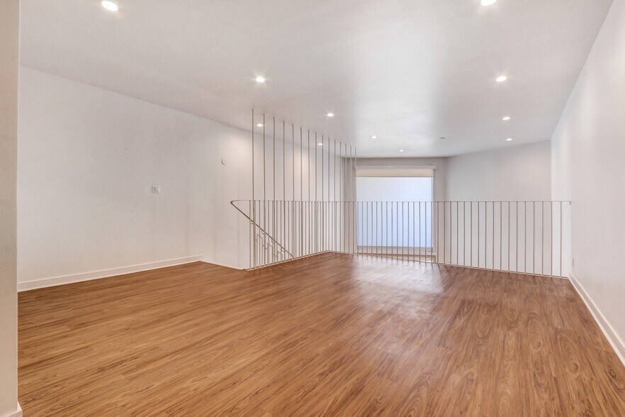 More Photos Of 700 S 6th St, Burbank Apartments For Sale