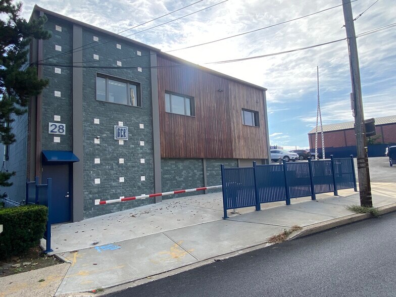 More Photos Of 28 Potter Ave, New Rochelle Light Distribution For Lease