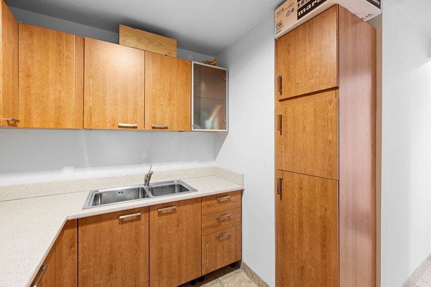 More Photos Of 3364 S Robertson Blvd, Los Angeles Warehouse For Sale