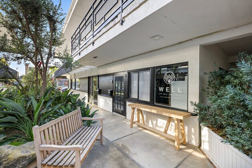 More Photos Of 3800 E Coast Hwy, Newport Beach Storefront Retail Office For Lease