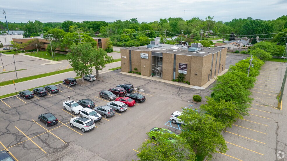 More Photos Of 23700 Orchard Lake Rd, Farmington Hills Medical For Lease