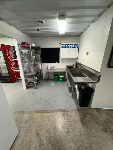 More Photos Of 1002 Cross st, Robinson Restaurant For Sale