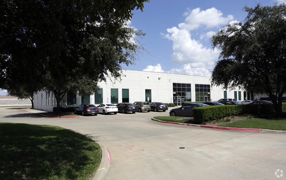 More Photos Of 2452 Lacy Ln, Carrollton Flex For Lease