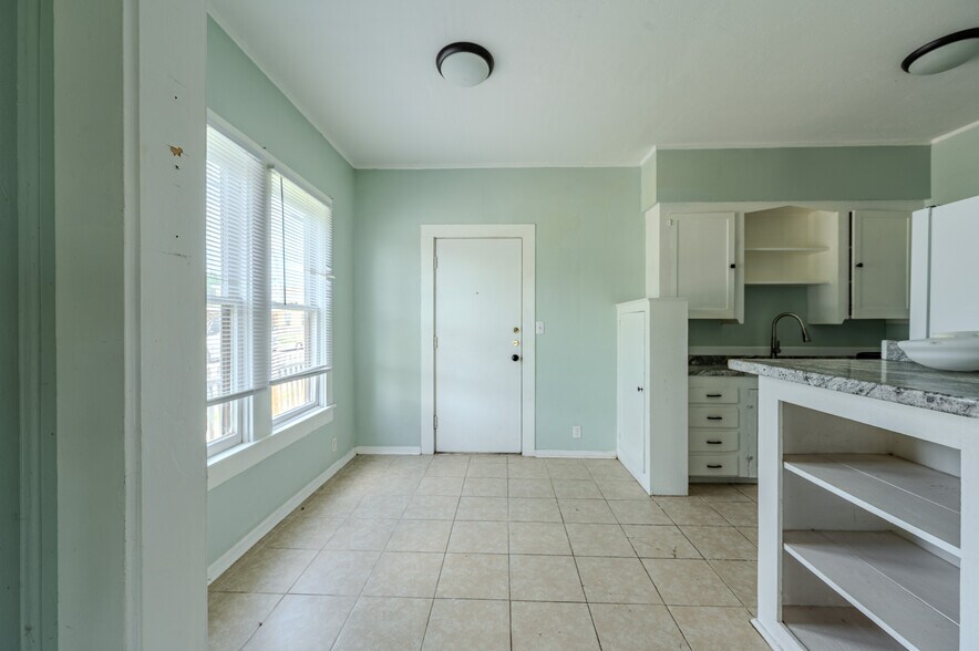 More Photos Of 732 W Alice Ave, Kingsville Apartments For Sale