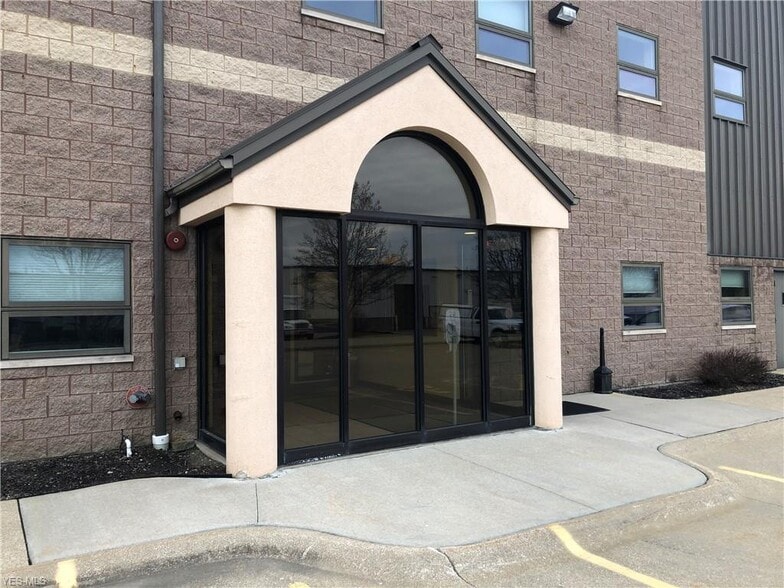 More Photos Of 2888 Nationwide Pky, Brunswick Light Manufacturing For Lease