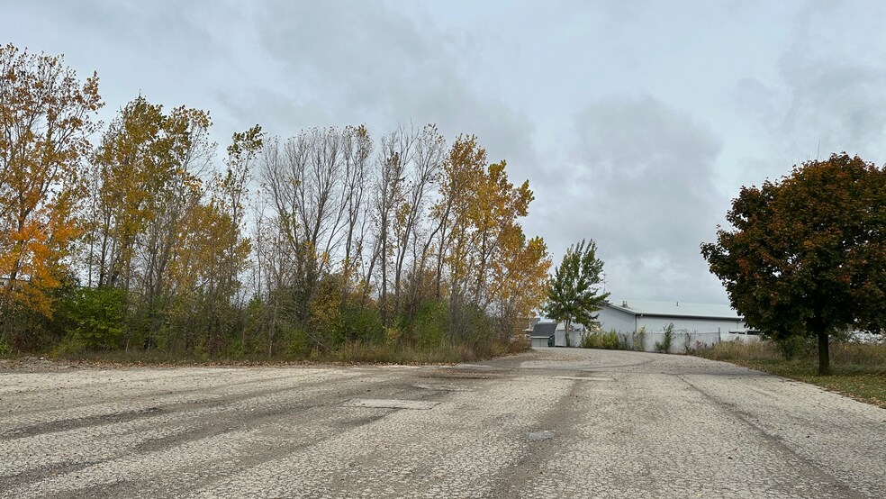 More Photos Of N936 Quality Dr, Greenville Distribution For Lease