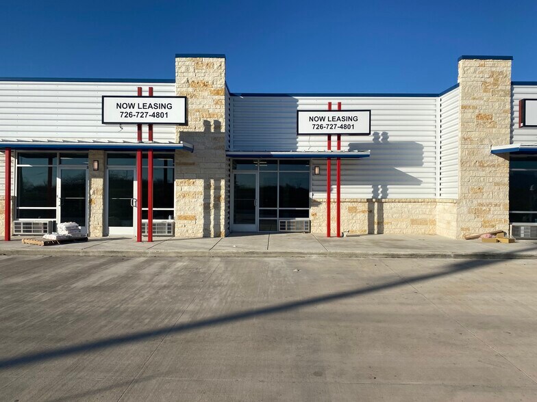 More Photos Of 7903 SW Loop 410, San Antonio Self Storage For Lease