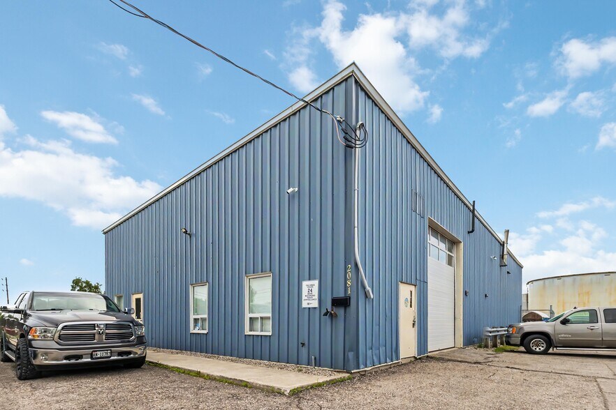 More Photos Of 2081 Piper Ln, London Industrial For Lease