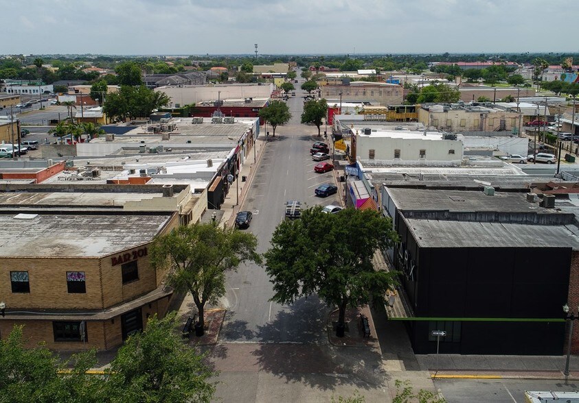 More Photos Of 200 S 17th St, McAllen Bar For Sale