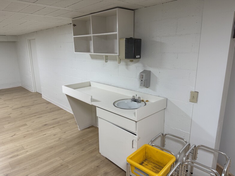More Photos Of 96 W Felton Rd, Cartersville Office For Sale