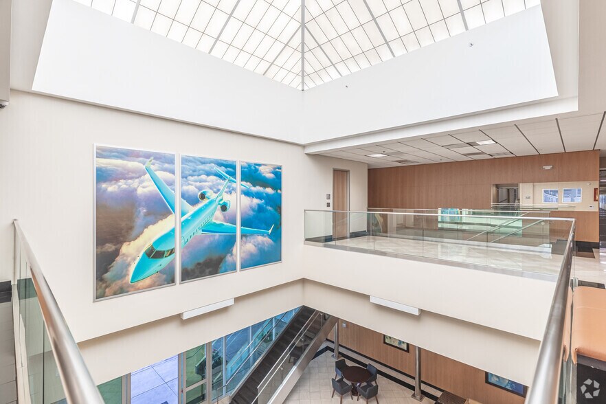 More Photos Of 2100 Palomar Airport Rd, Carlsbad Unknown For Lease