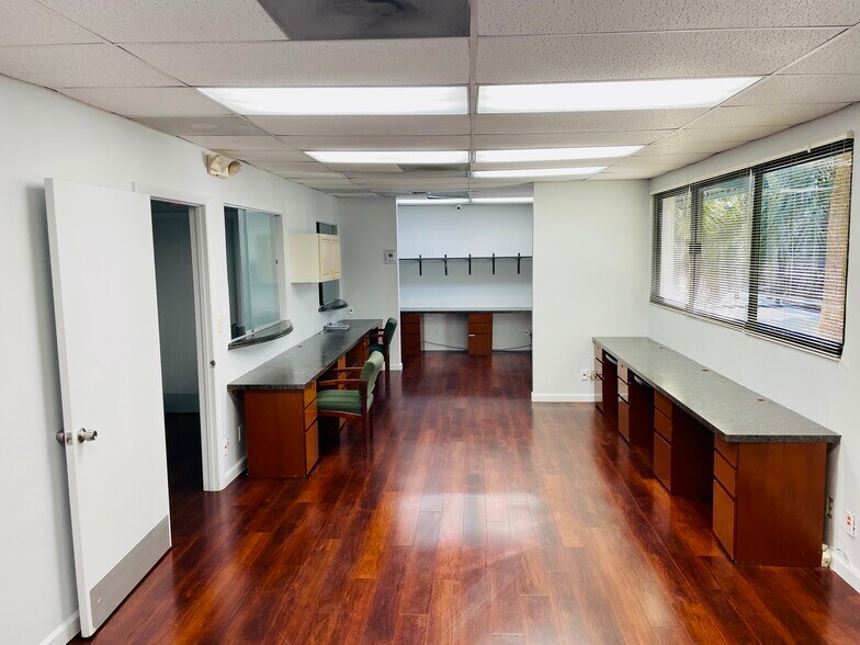 More Photos Of 2201 NE 52nd St, Lighthouse Point Medical For Sale