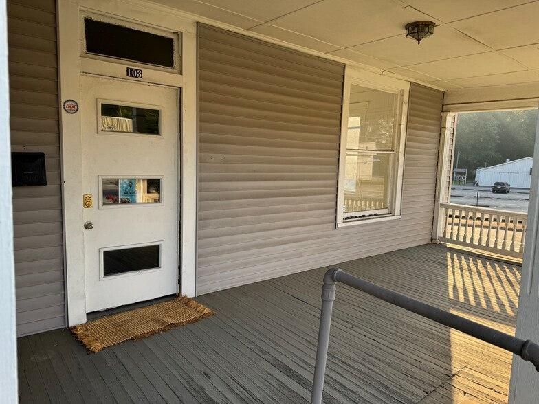 More Photos Of 103 Temple Ave, Newnan Office For Sale