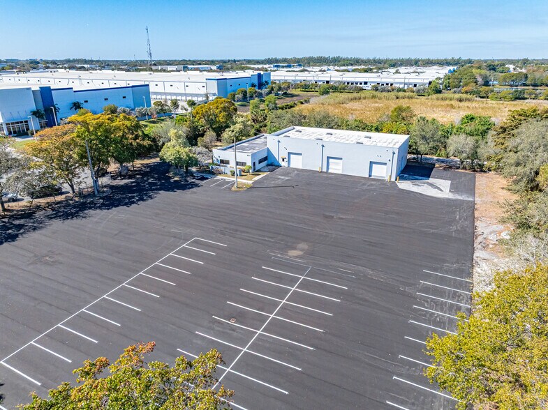 More Photos Of 2361 NW 22nd St, Pompano Beach Warehouse For Lease