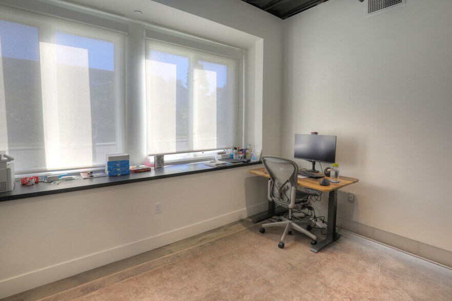 More Photos Of 1135 Eugenia Pl, Carpinteria Office For Sale