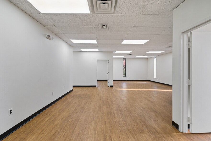 More Photos Of 19 Squadron Blvd, New City Office For Lease