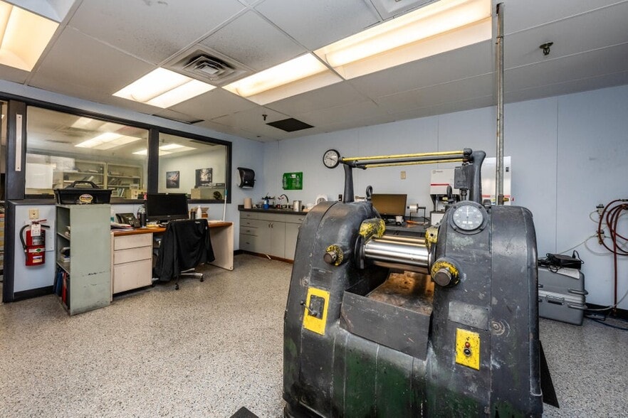 More Photos Of 521 Langley Ave, Saint Joseph Industrial For Sale