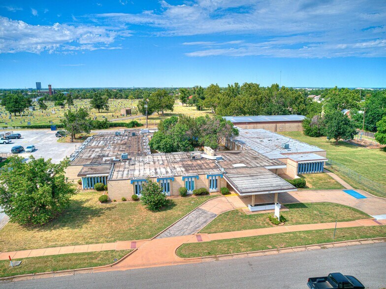 More Photos Of 901 NW 25th St, Oklahoma City Healthcare For Sale