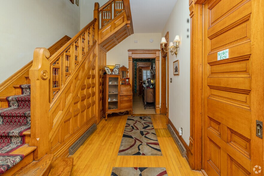 More Photos Of 910 River Rd, Wisconsin Dells Hotel For Sale