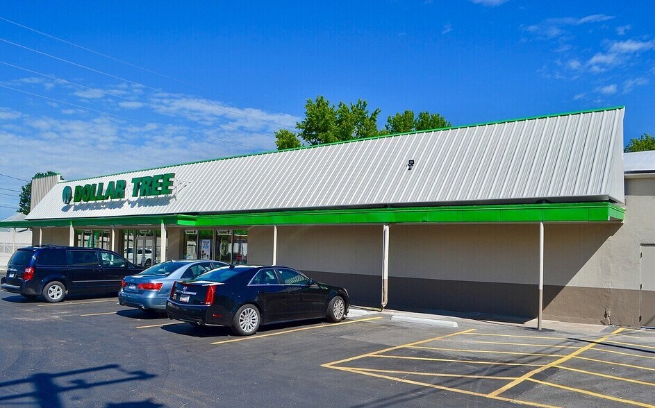 More Photos Of 251 N Broad St, Carlinville Storefront For Sale