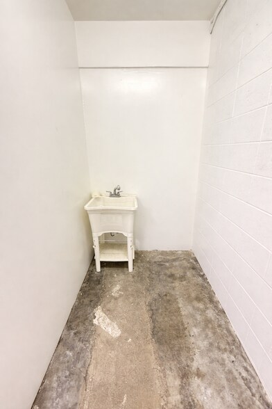 More Photos Of 401 Hookahi St, Wailuku Warehouse For Sale