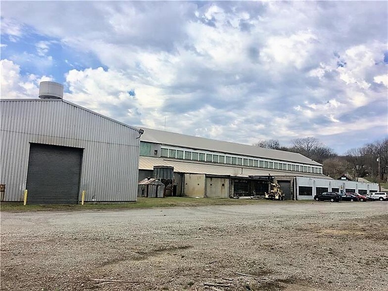 More Photos Of 800 N Water Ave, Sharon Service For Lease