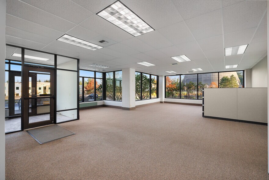 More Photos Of 81 Tower Blvd, Elma Office For Lease