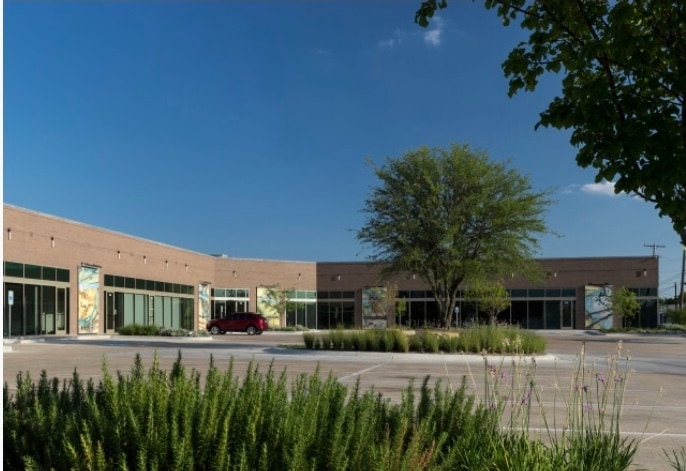More Photos Of 2025 Irving Blvd, Dallas Showroom For Lease