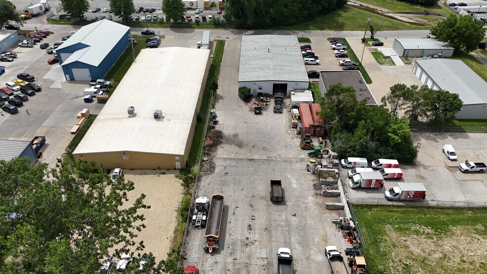 More Photos Of 2100 E Ovid Ave, Des Moines Service For Lease