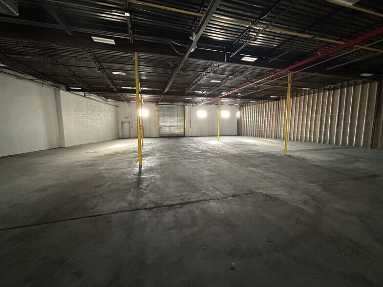 More Photos Of 1388-1390 Jerusalem Ave, North Merrick Warehouse For Lease