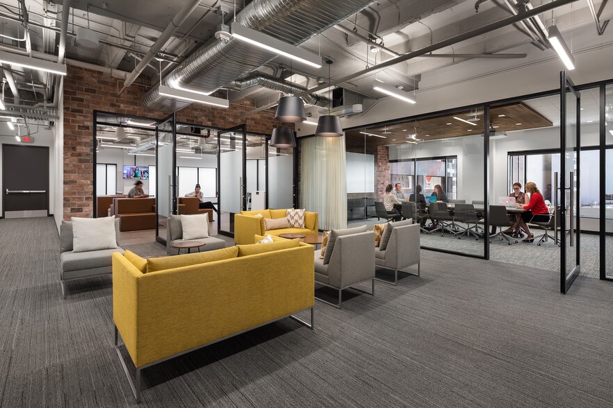 More Photos Of 40 N Central Ave, Phoenix Office For Lease