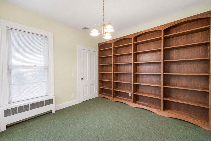 More Photos Of 147 N Ocean Ave, Patchogue Office For Sale