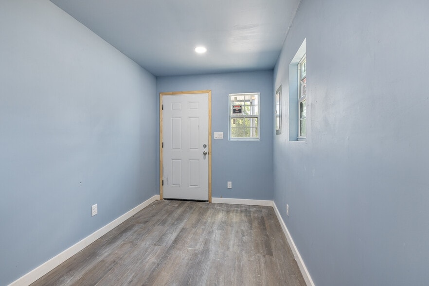 More Photos Of 1929 Havner Ln, Houston Warehouse For Sale