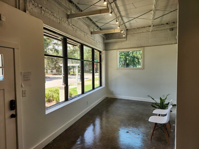 More Photos Of 920 Dauphin St, Mobile Office For Sale