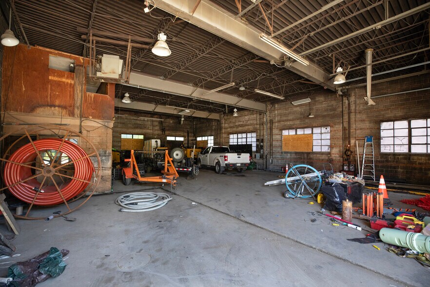 More Photos Of 1512 W 14th St, Kansas City Warehouse For Lease