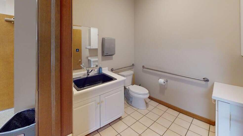 More Photos Of 334 E Colfax St, Palatine Loft Creative Space For Sale