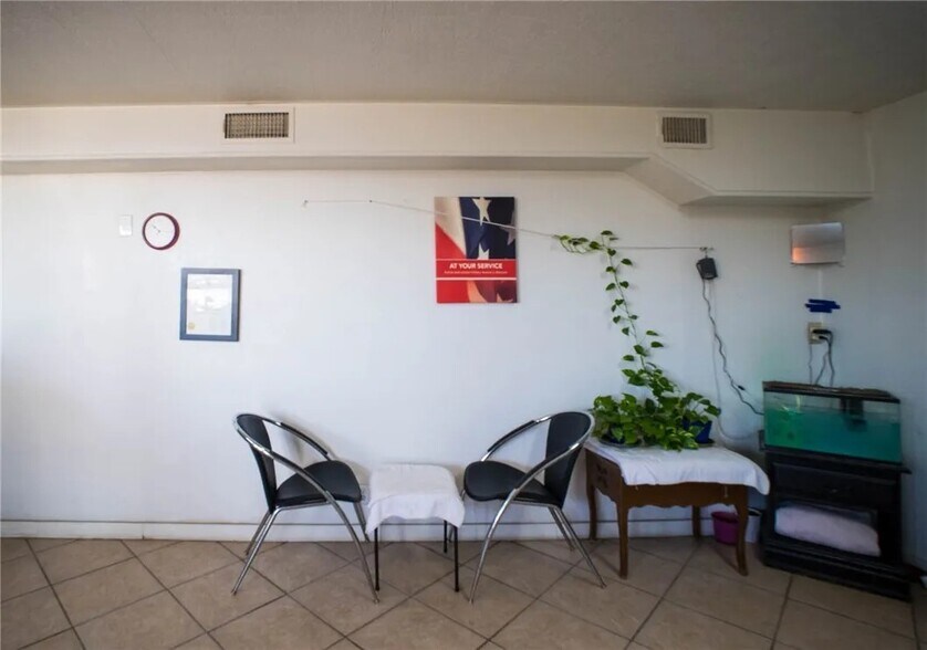 More Photos Of 520 S Jackson St, Jacksonville Hotel For Sale