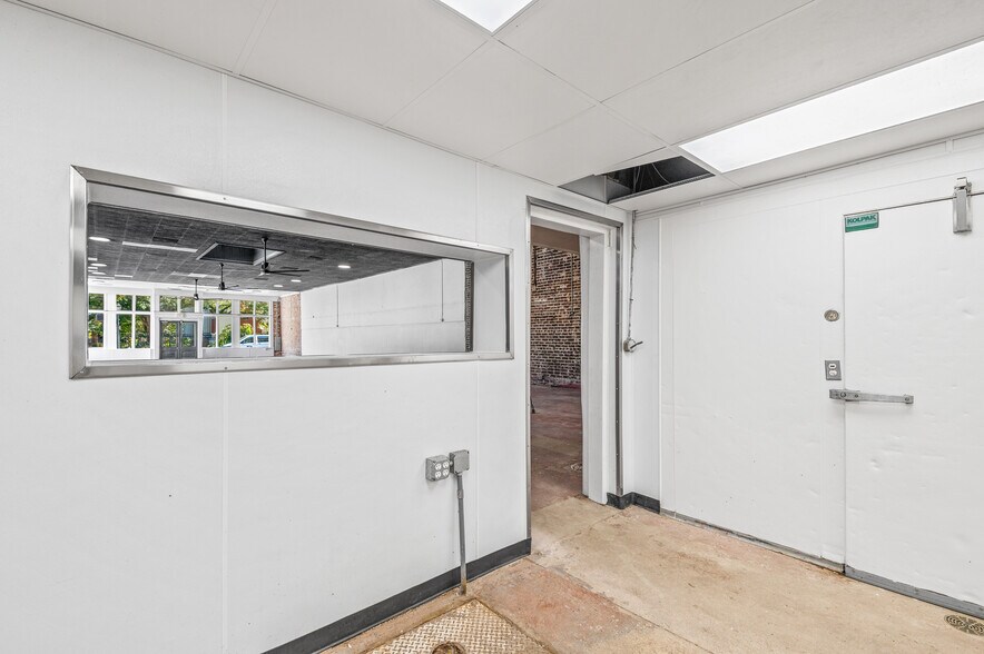 More Photos Of 350 Dauphin St, Mobile Restaurant For Lease