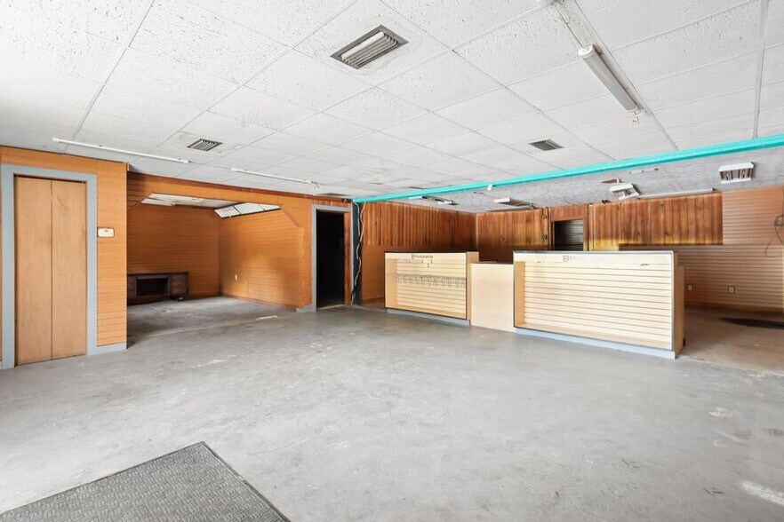 More Photos Of 15928 County Road 108, Hilliard Service For Sale