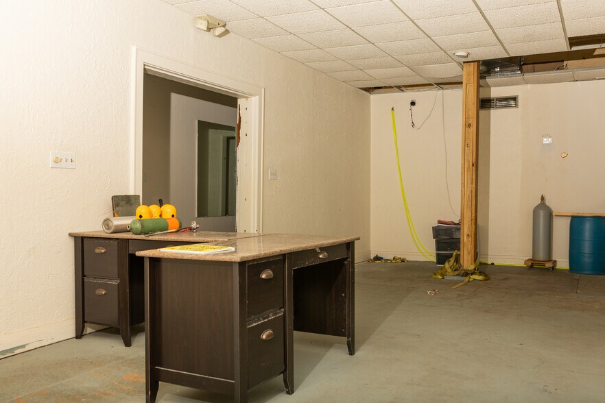 More Photos Of 1007 Smith St, Milton General Retail For Sale
